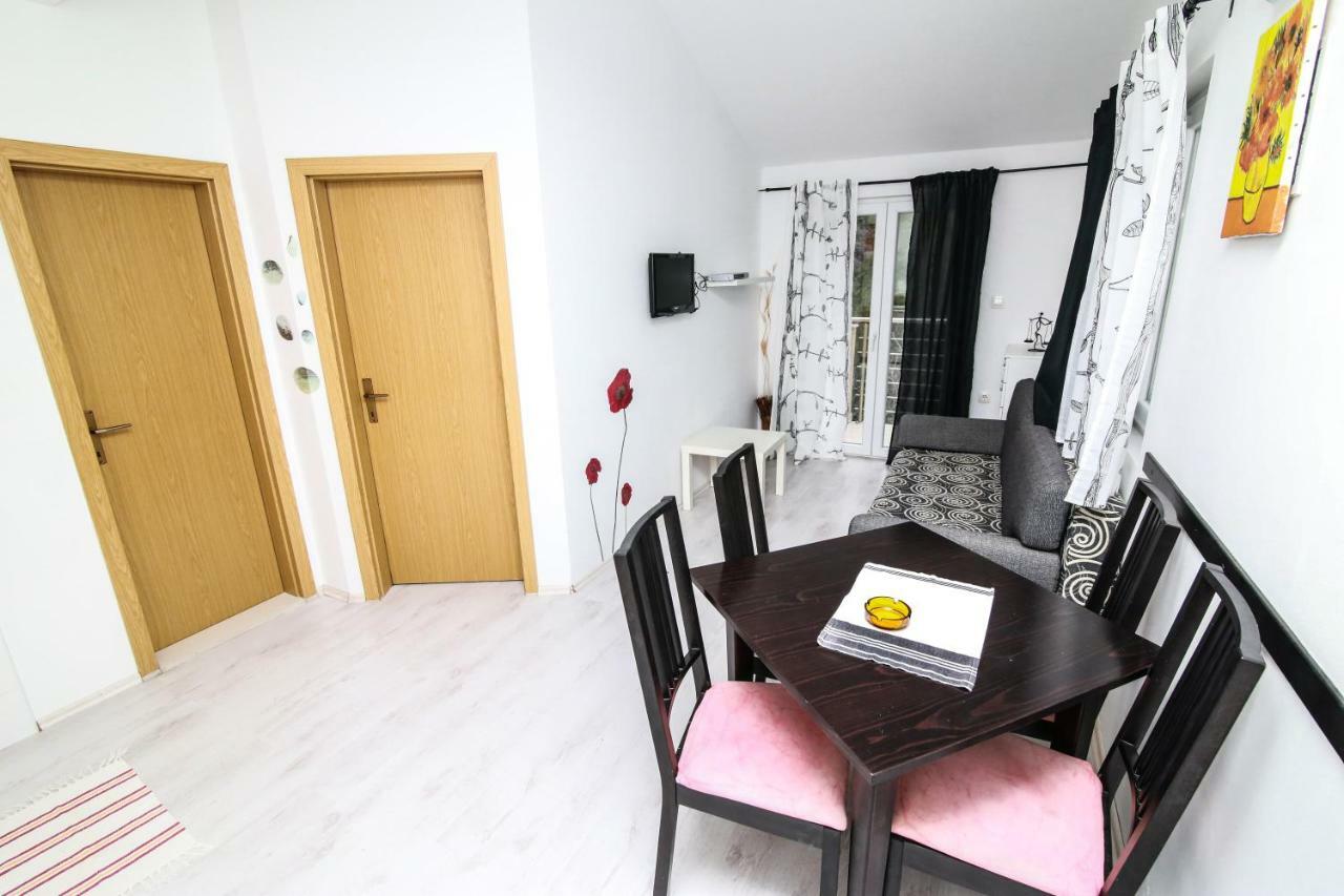 Apartments Alma Подгора Екстериор снимка